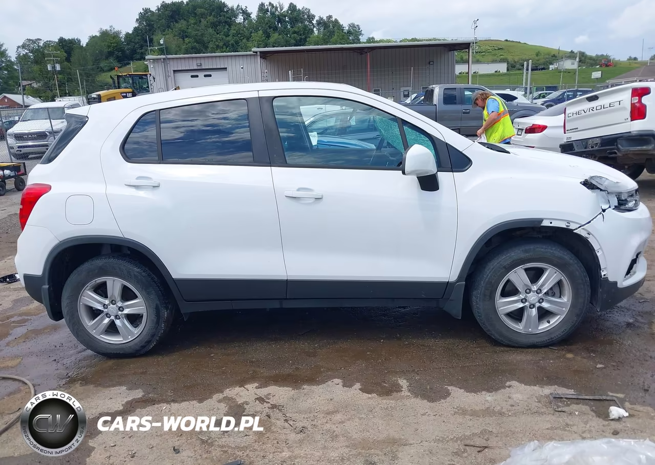 2019 Chevrolet Trax Ls VIN:3GNCJNSBXKL325905 - 13