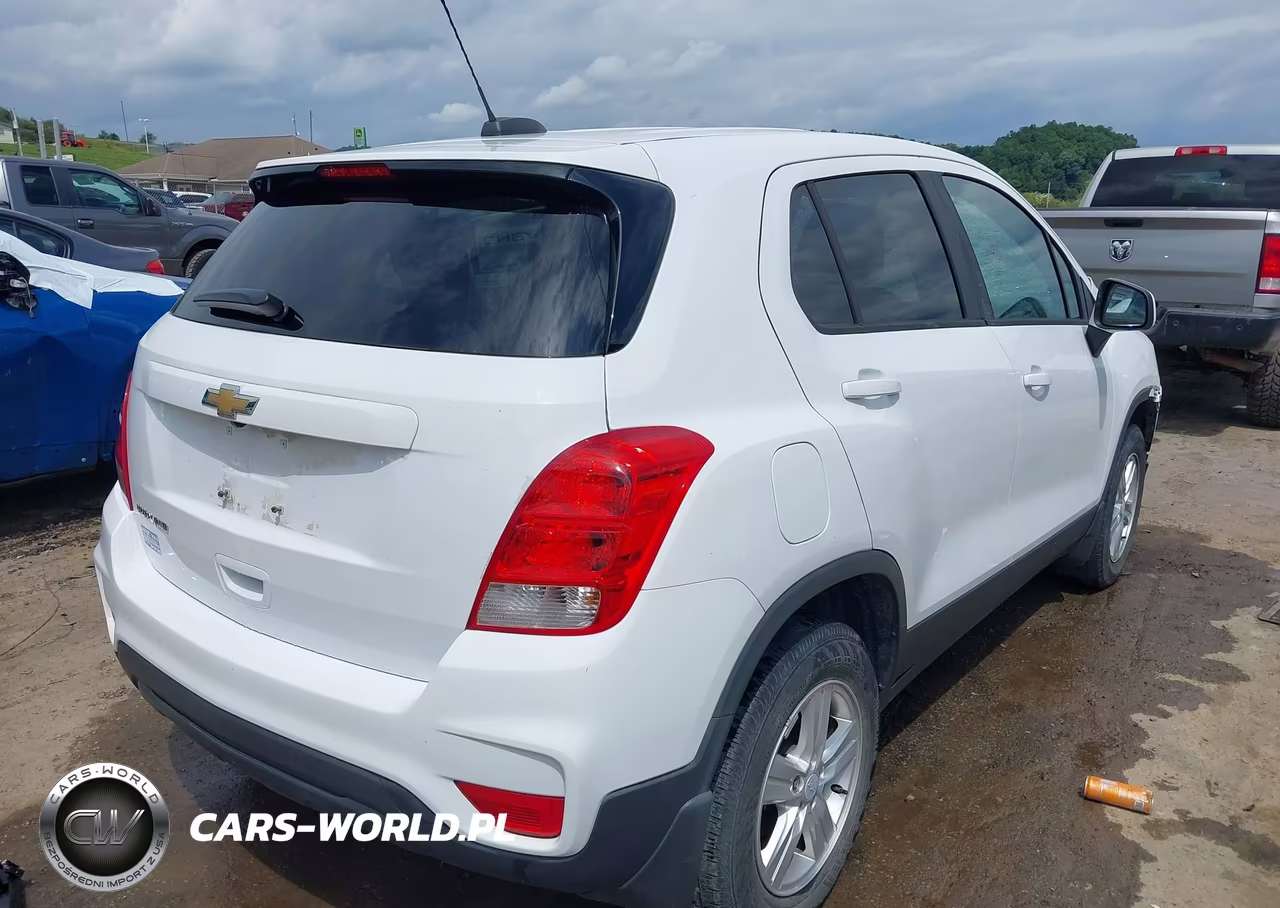 2019 Chevrolet Trax Ls VIN:3GNCJNSBXKL325905 - 4