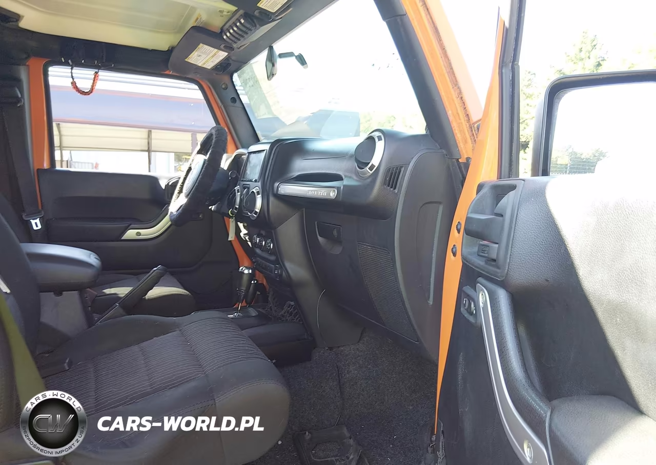 2012 Jeep Wrangler Unlimited Rubicon VIN:1C4BJWFG0CL131977 - 5