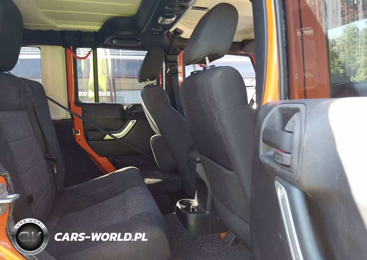 2012 Jeep Wrangler Unlimited Rubicon VIN:1C4BJWFG0CL131977 - 8