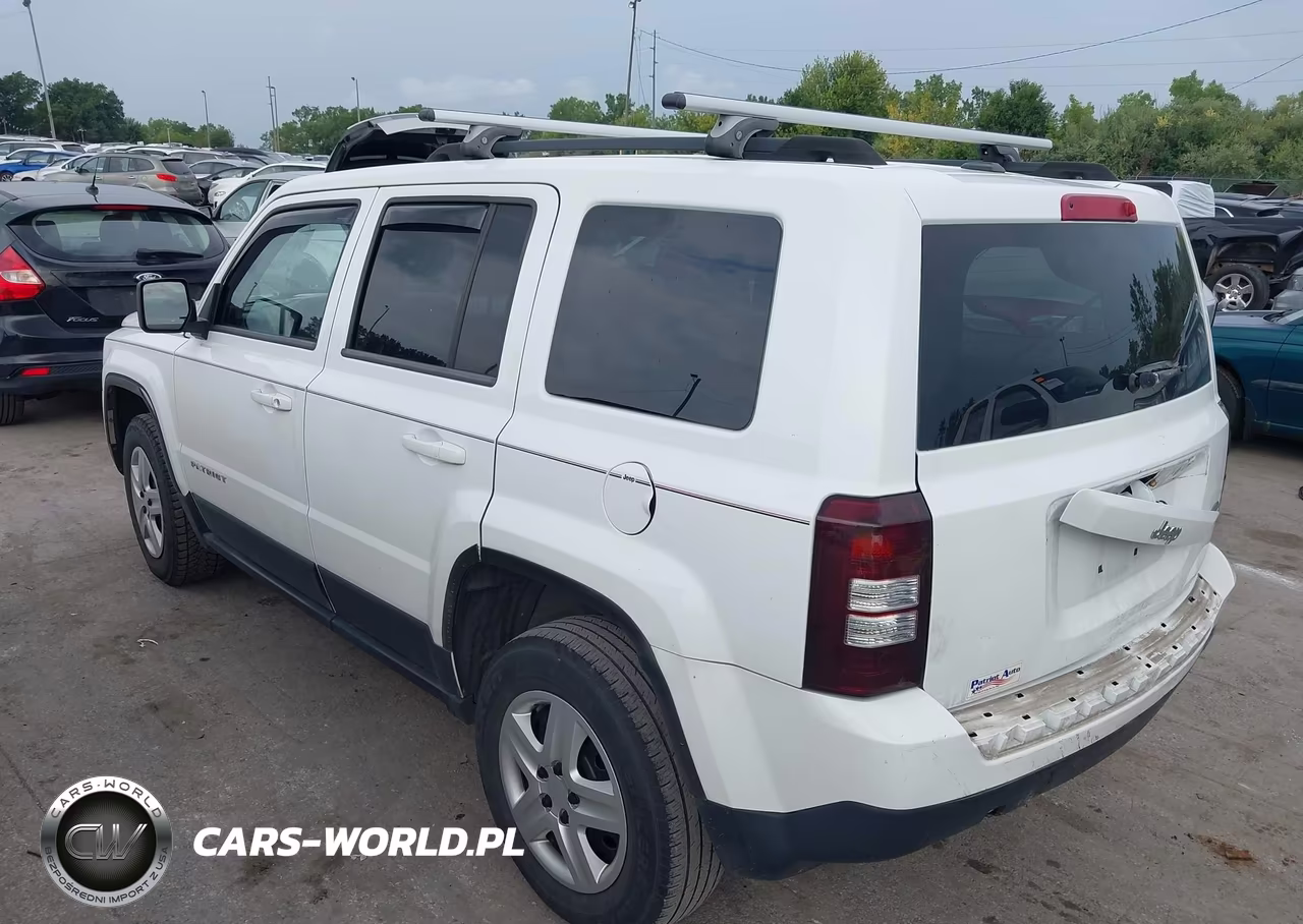 2014 Jeep Patriot Latitude VIN:1C4NJPFA2ED563028 - 3