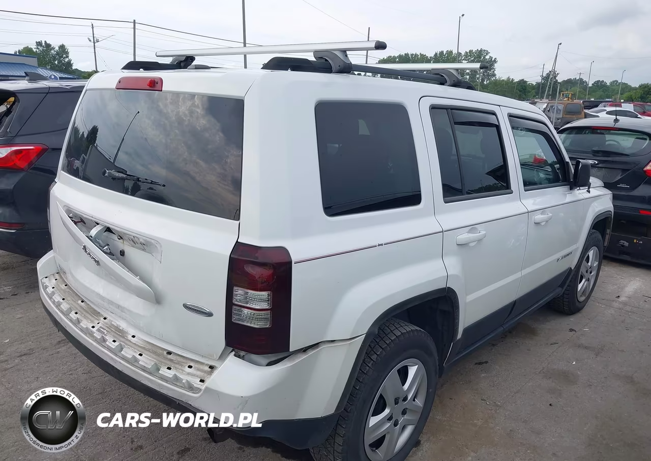2014 Jeep Patriot Latitude VIN:1C4NJPFA2ED563028 - 4