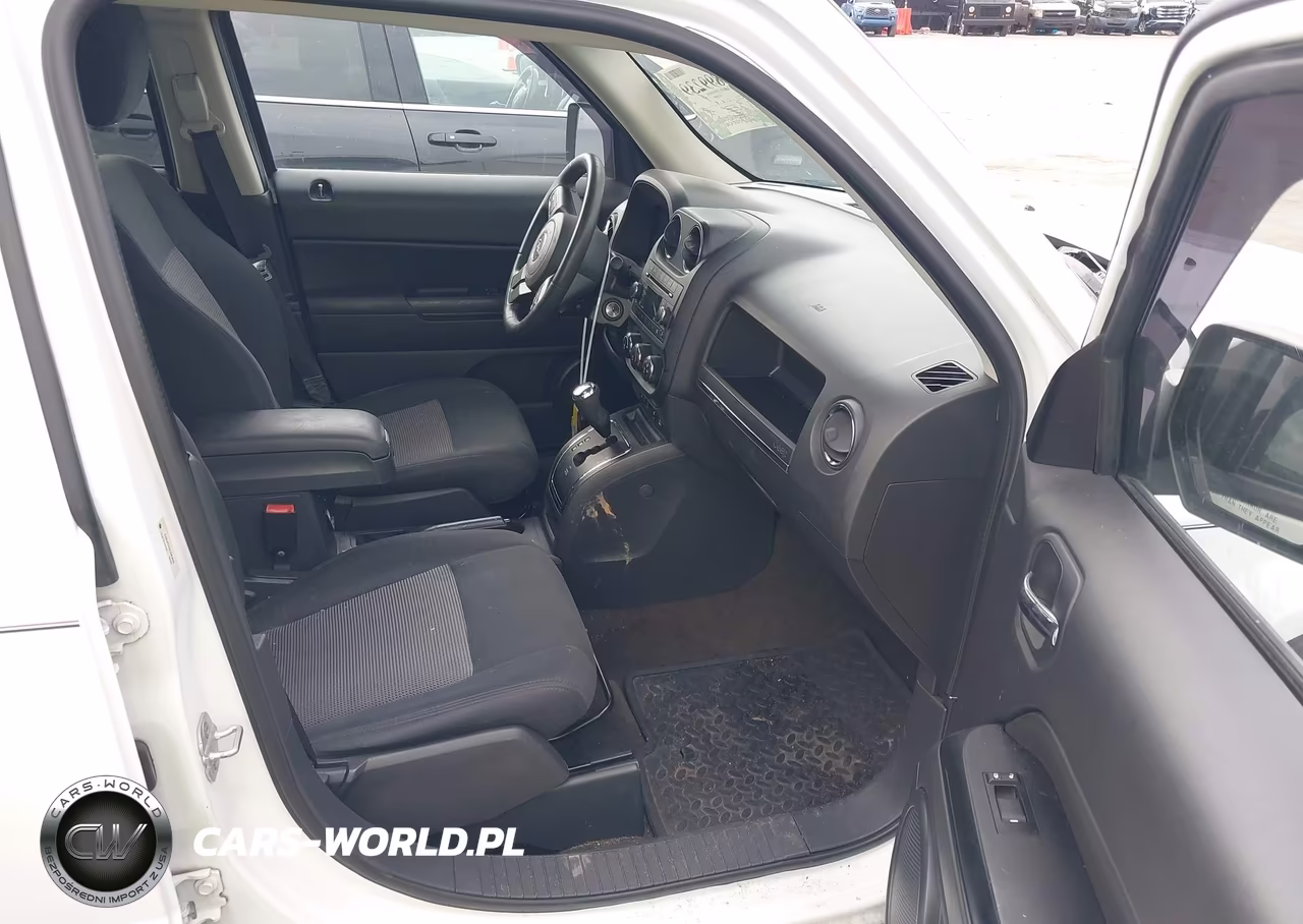 2014 Jeep Patriot Latitude VIN:1C4NJPFA2ED563028 - 5