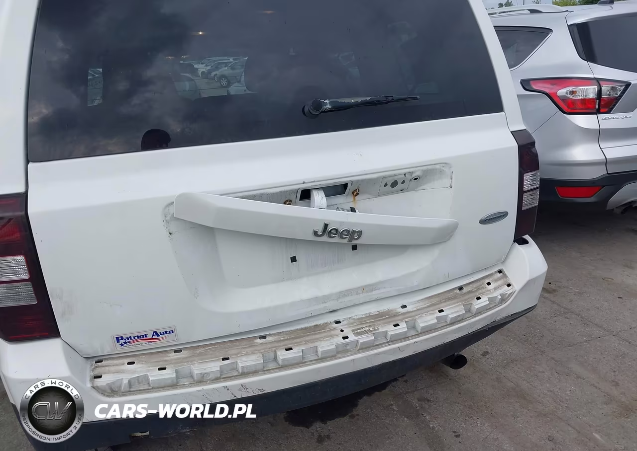 2014 Jeep Patriot Latitude VIN:1C4NJPFA2ED563028 - 6