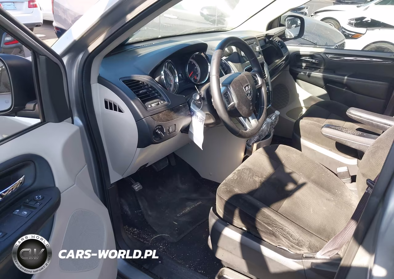 2015 Dodge Grand Caravan American Value Pkg VIN:2C4RDGBG4FR738641 - 16