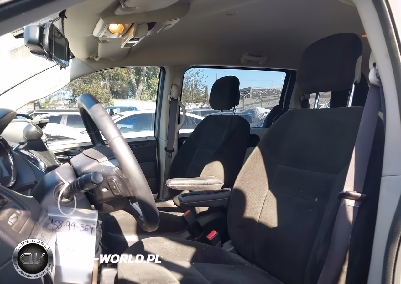 2015 Dodge Grand Caravan American Value Pkg VIN:2C4RDGBG4FR738641 - 17