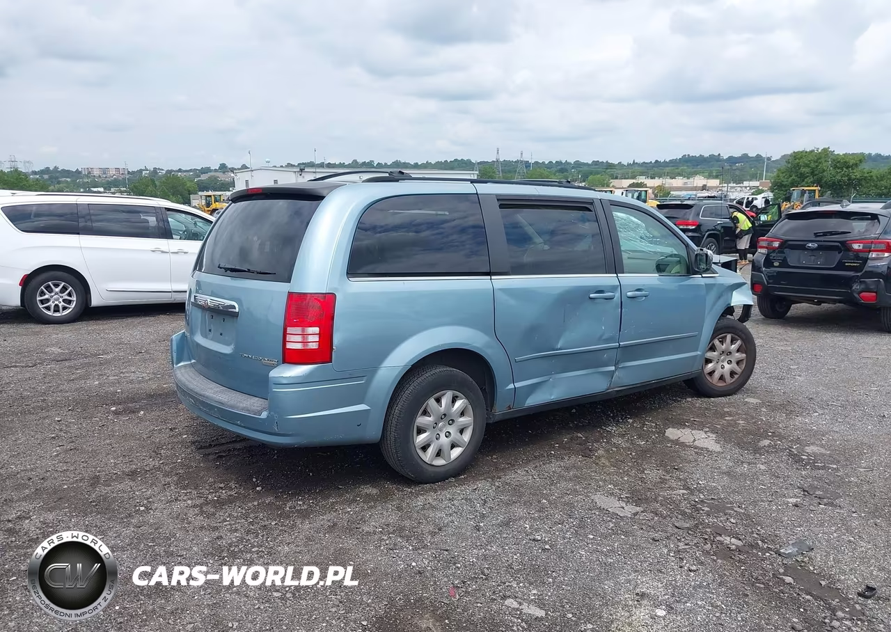 2010 Chrysler Town & Country Lx VIN:2A4RR4DE4AR161754 - 4