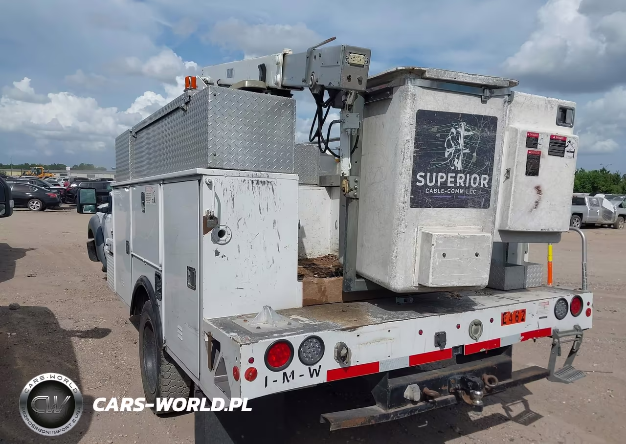 2013 Ford F-450 Chassis Xl VIN:1FDUF4GY1DEA42684 - 3