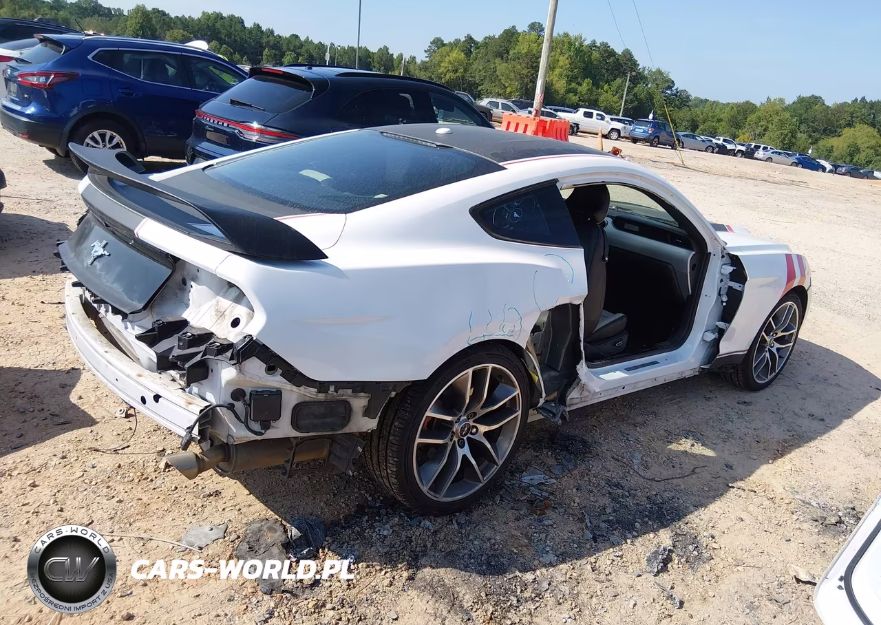2015 Ford Mustang Ecoboost VIN:1FA6P8THXF5354132 - 4