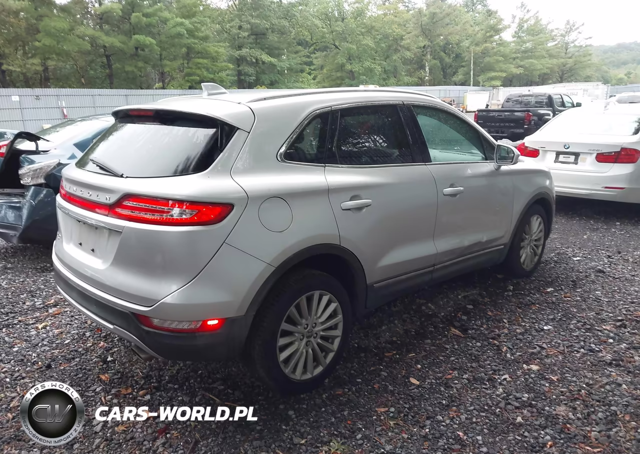 2019 Lincoln Mkc Standard VIN:5LMCJ1D95KUL46736 - 4