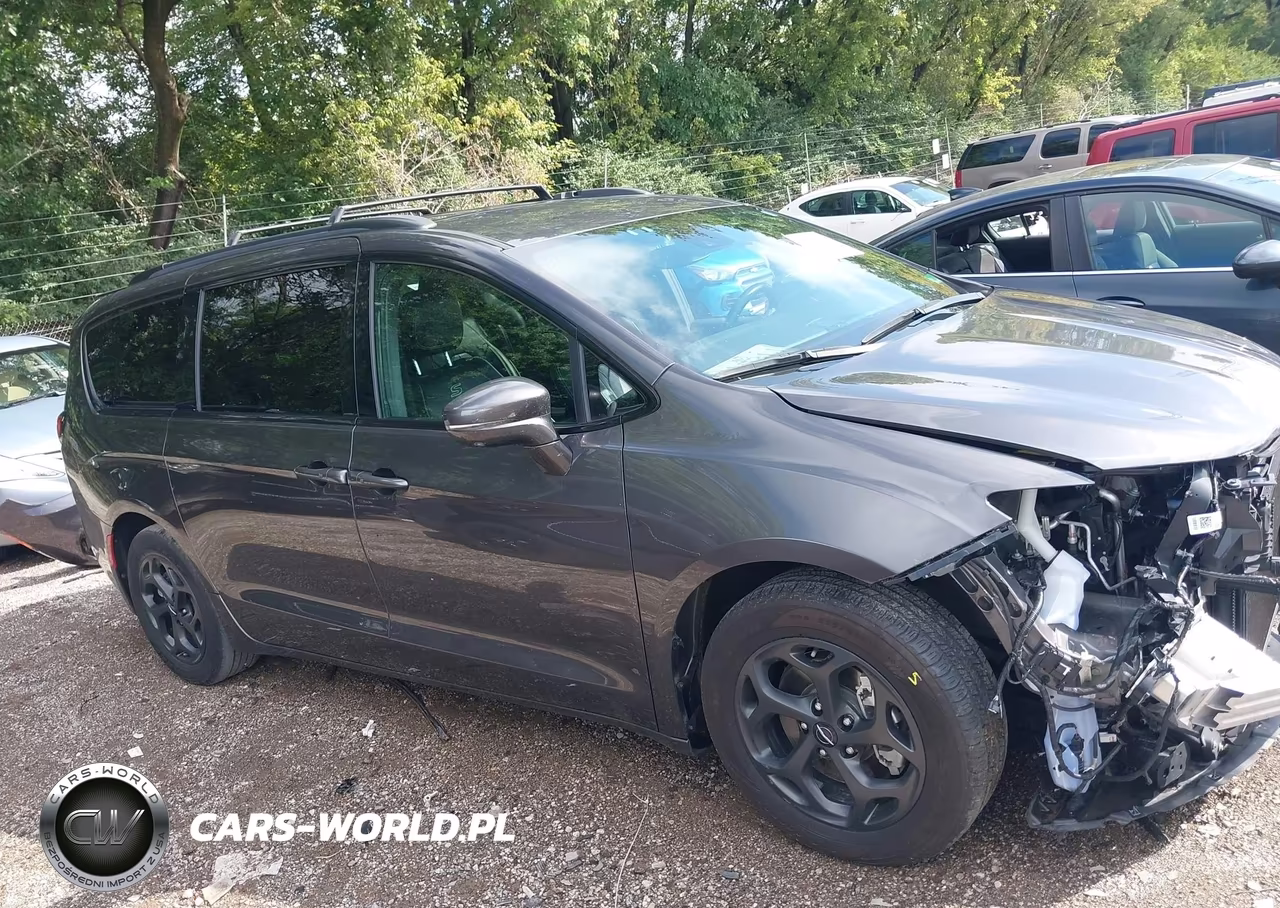 2021 Chrysler Pacifica Hybrid Limited VIN:2C4RC1S7XMR545388 - 13