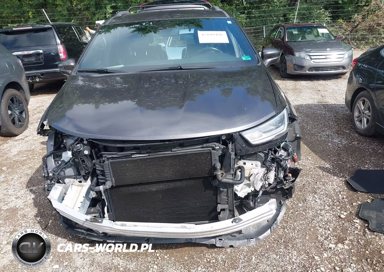 2021 Chrysler Pacifica Hybrid Limited VIN:2C4RC1S7XMR545388 - 6