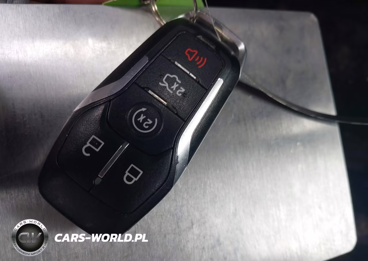 2015 Ford Fusion Energi Titanium VIN:3FA6P0SU7FR128160 - 11