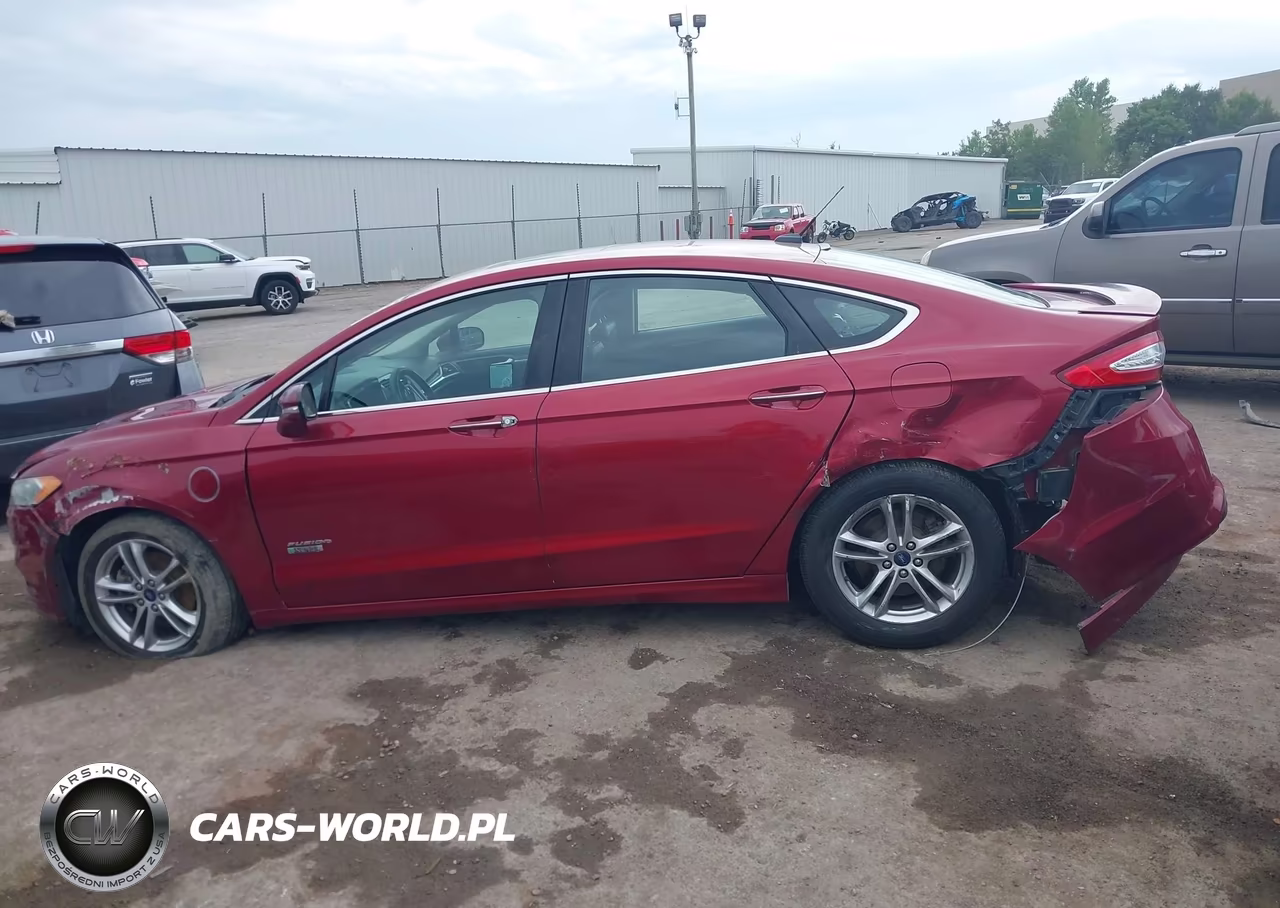 2015 Ford Fusion Energi Titanium VIN:3FA6P0SU7FR128160 - 14