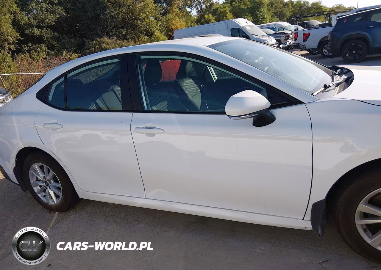 2025 Toyota Camry Le VIN:4T1DAACK0SU204063 - 13
