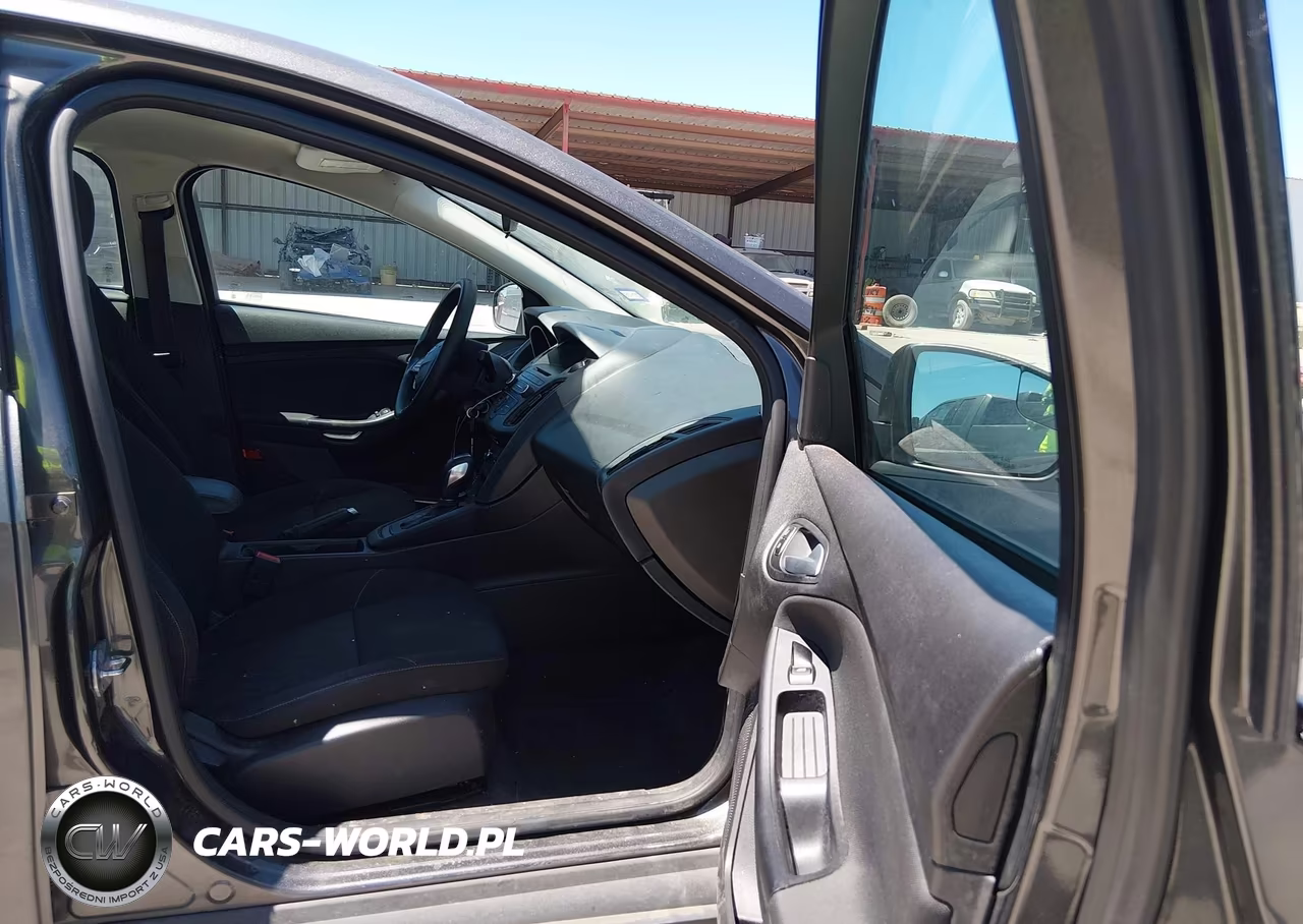2015 Ford Focus Se VIN:1FADP3F28FL293568 - 5