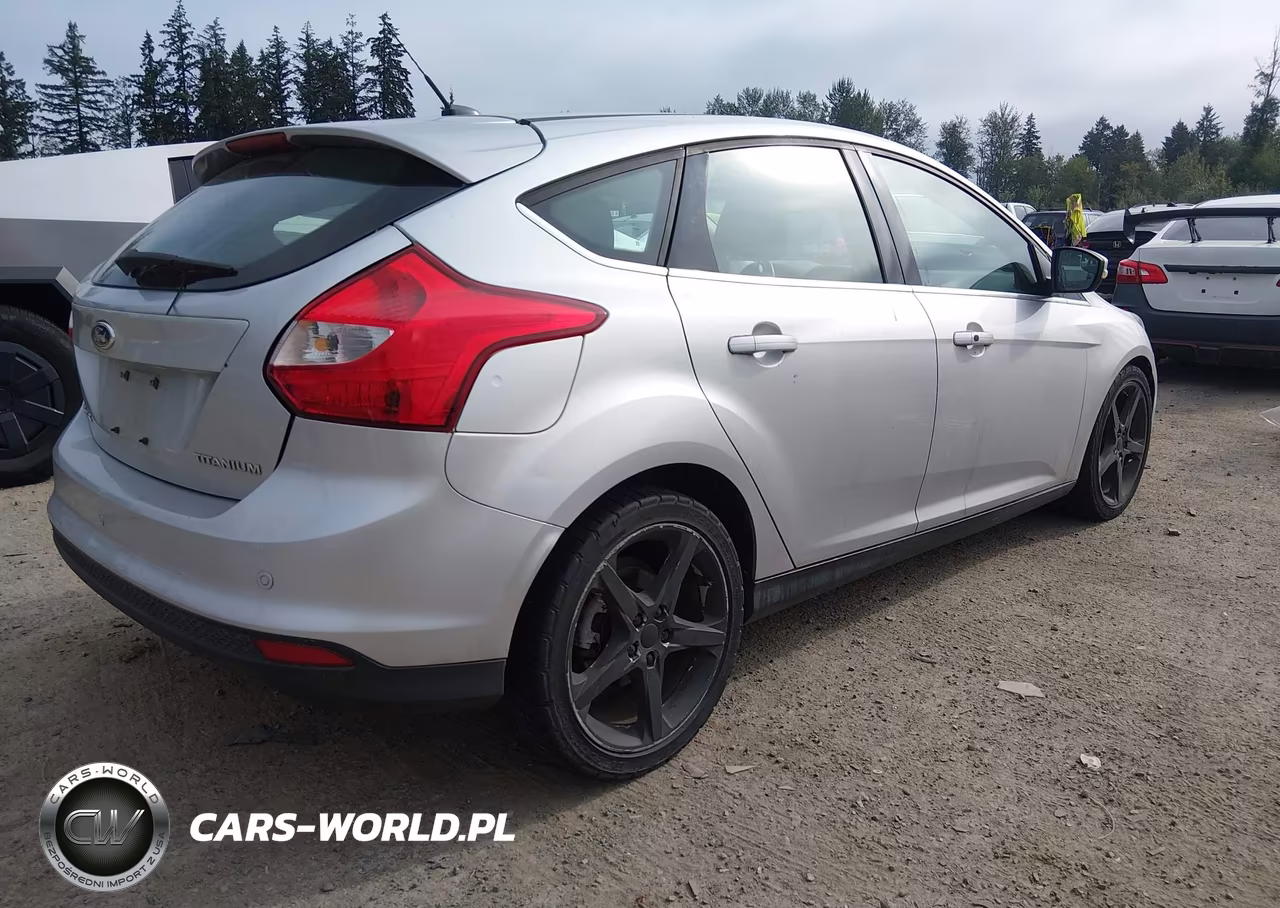2012 Ford Focus Titanium VIN:1FAHP3N25CL227588 - 4