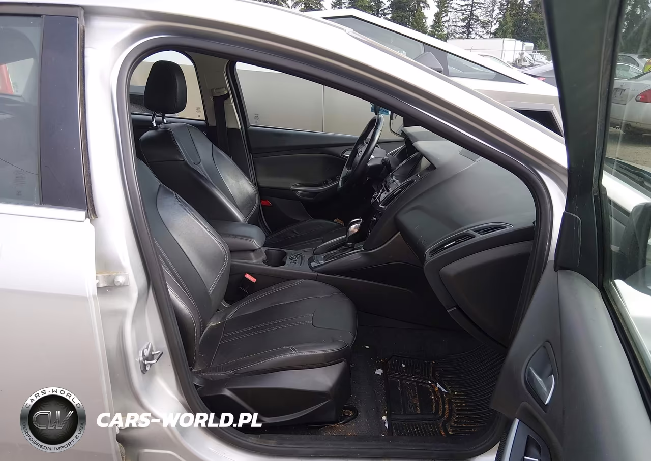 2012 Ford Focus Titanium VIN:1FAHP3N25CL227588 - 5