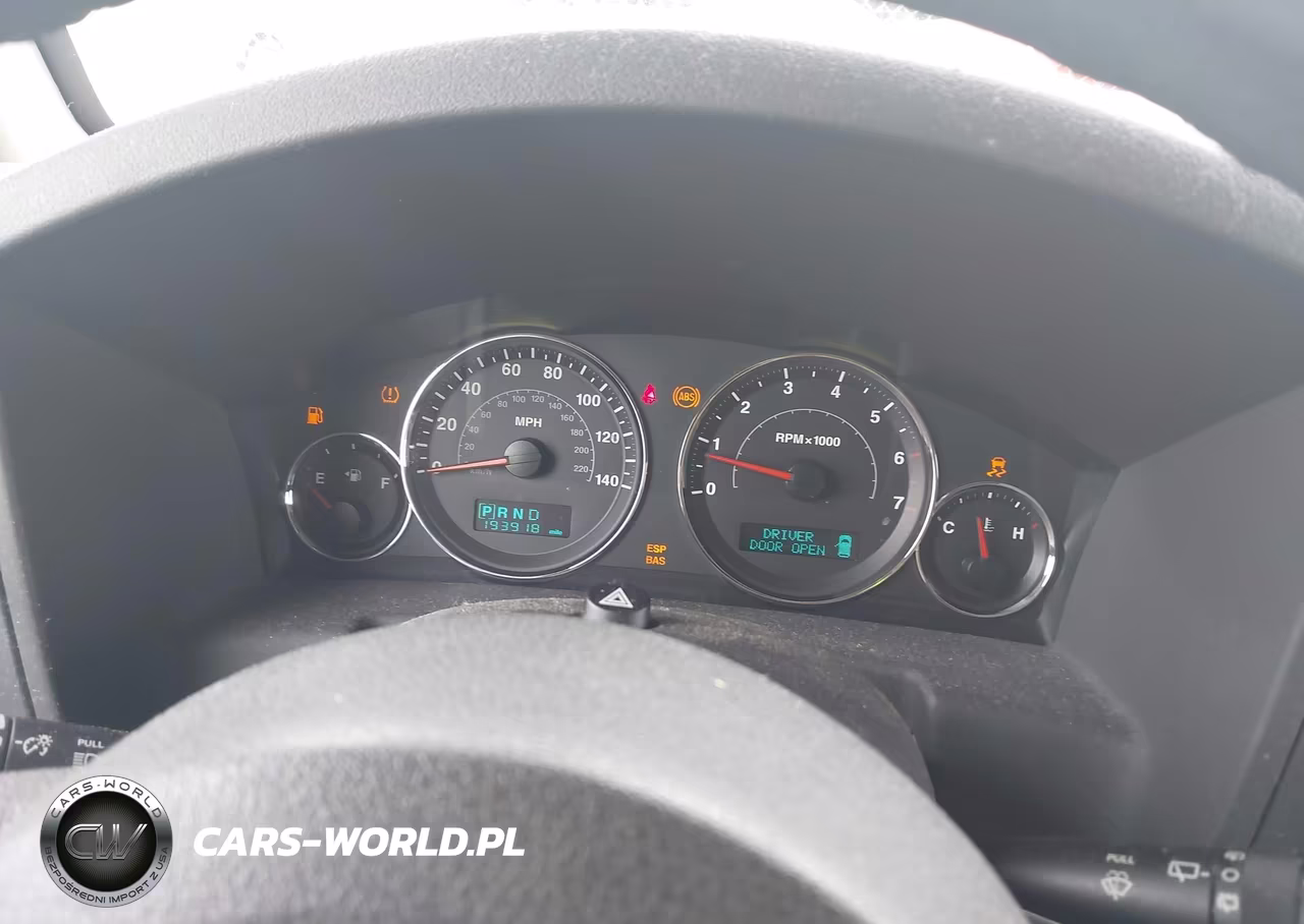 2007 Jeep Commander Sport VIN:1J8HG48K27C666614 - 7