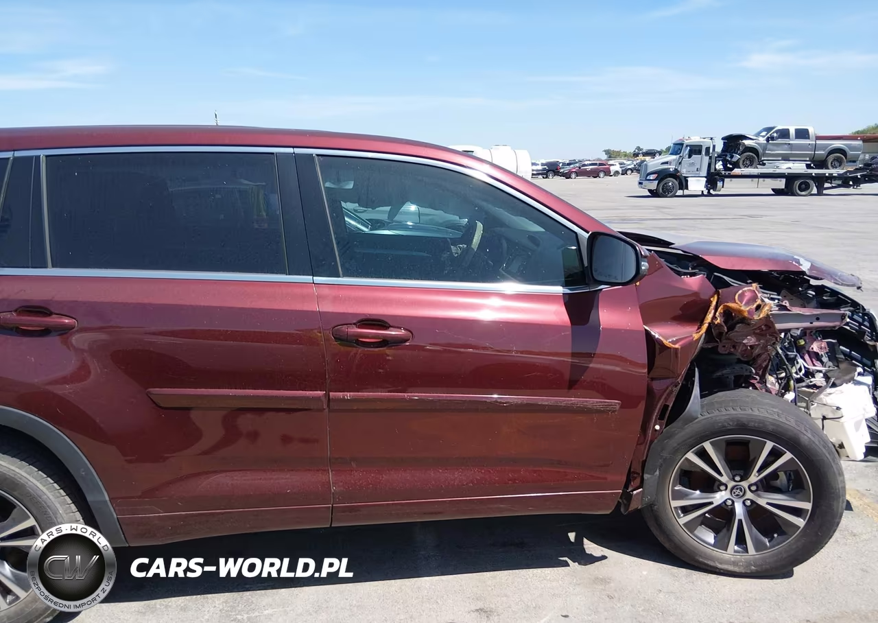 2018 Toyota Highlander Le VIN:5TDZARFH9JS035334 - 14