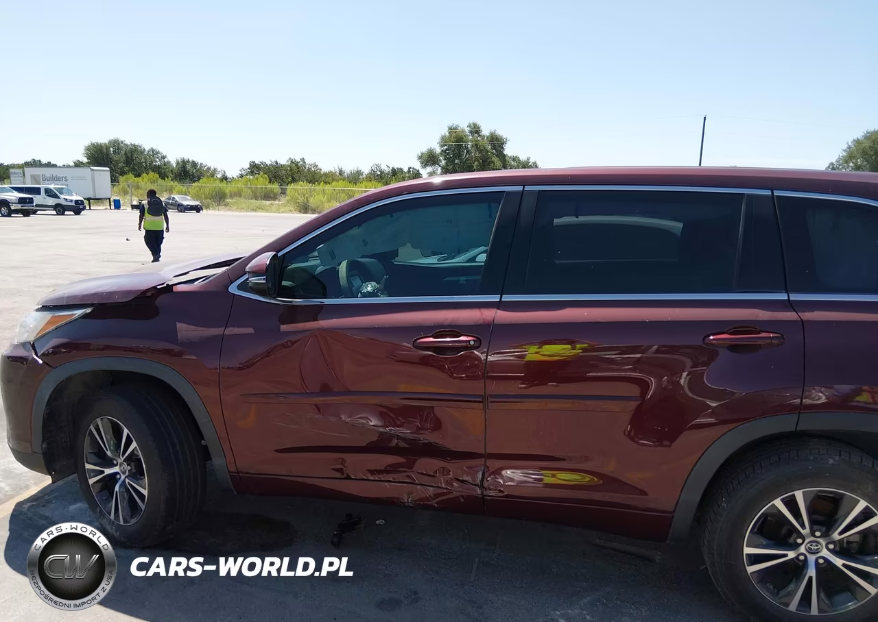 2018 Toyota Highlander Le VIN:5TDZARFH9JS035334 - 15