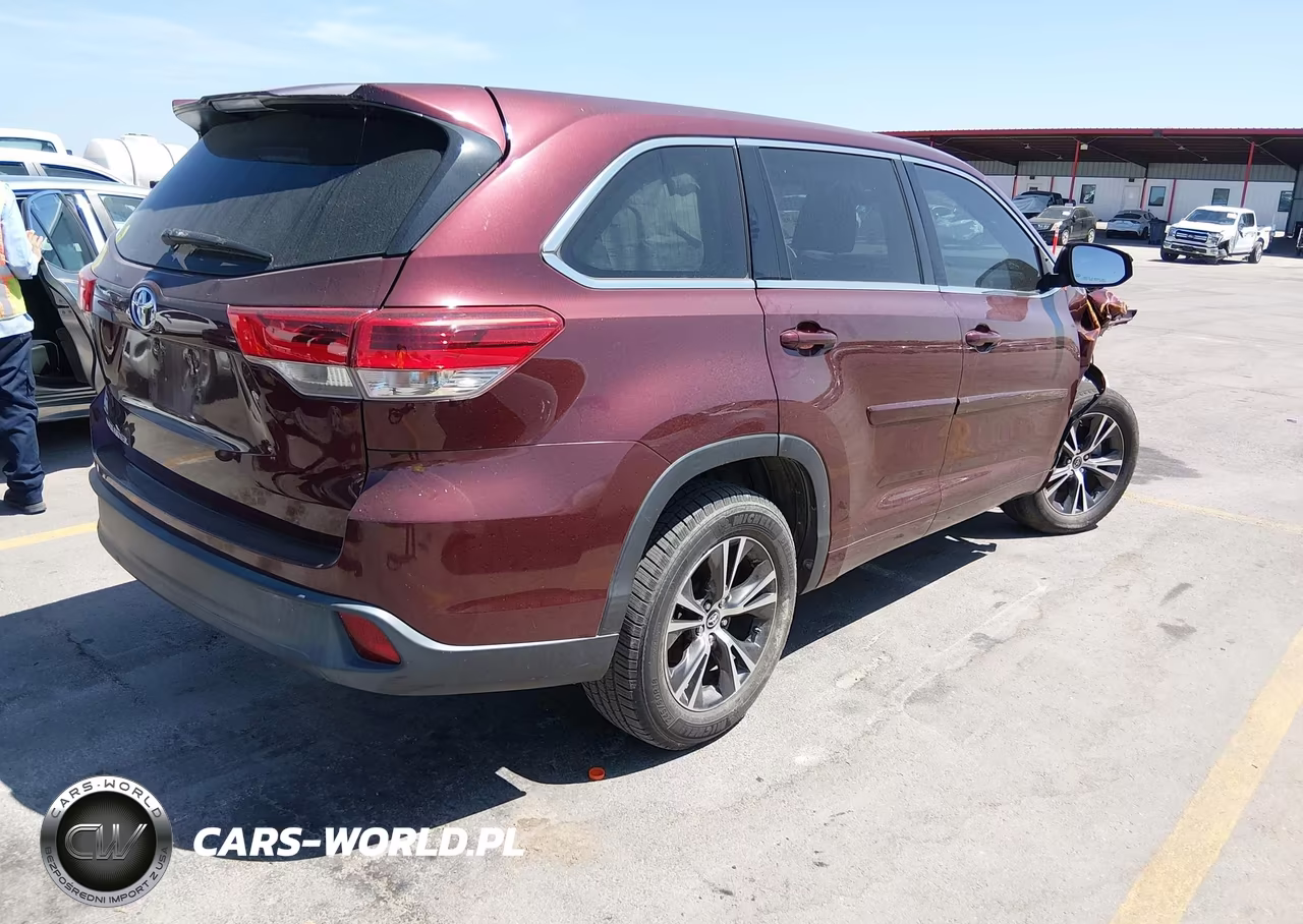 2018 Toyota Highlander Le VIN:5TDZARFH9JS035334 - 4