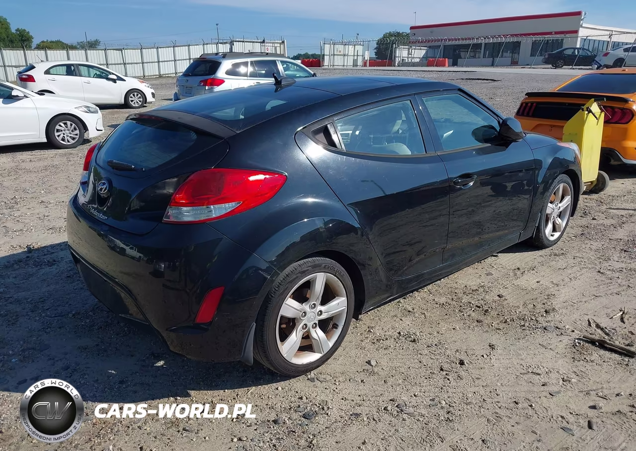 2014 Hyundai Veloster Base W-Gray VIN:KMHTC6AD2EU215724 - 4