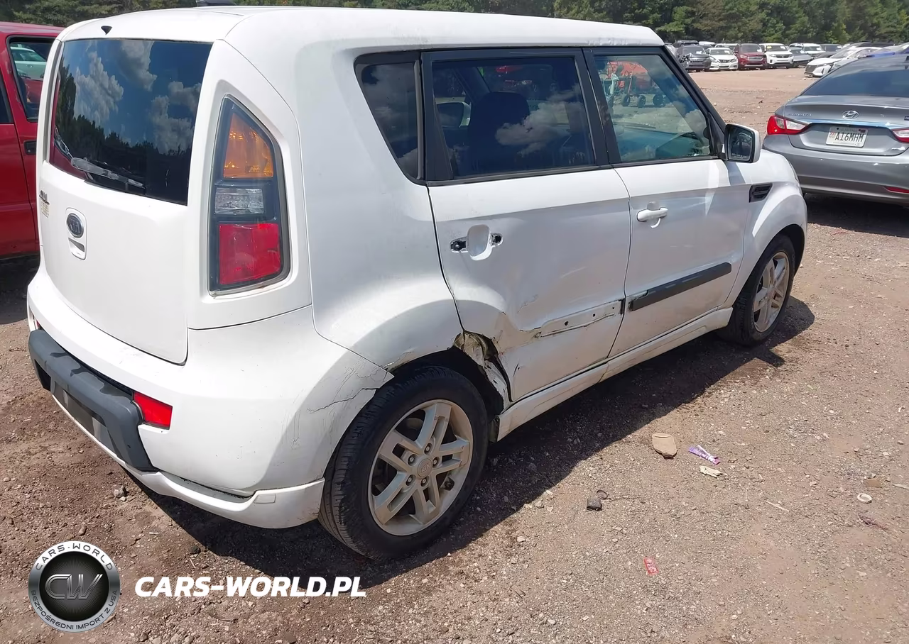 2011 Kia Soul + VIN:KNDJT2A21B7705178 - 4