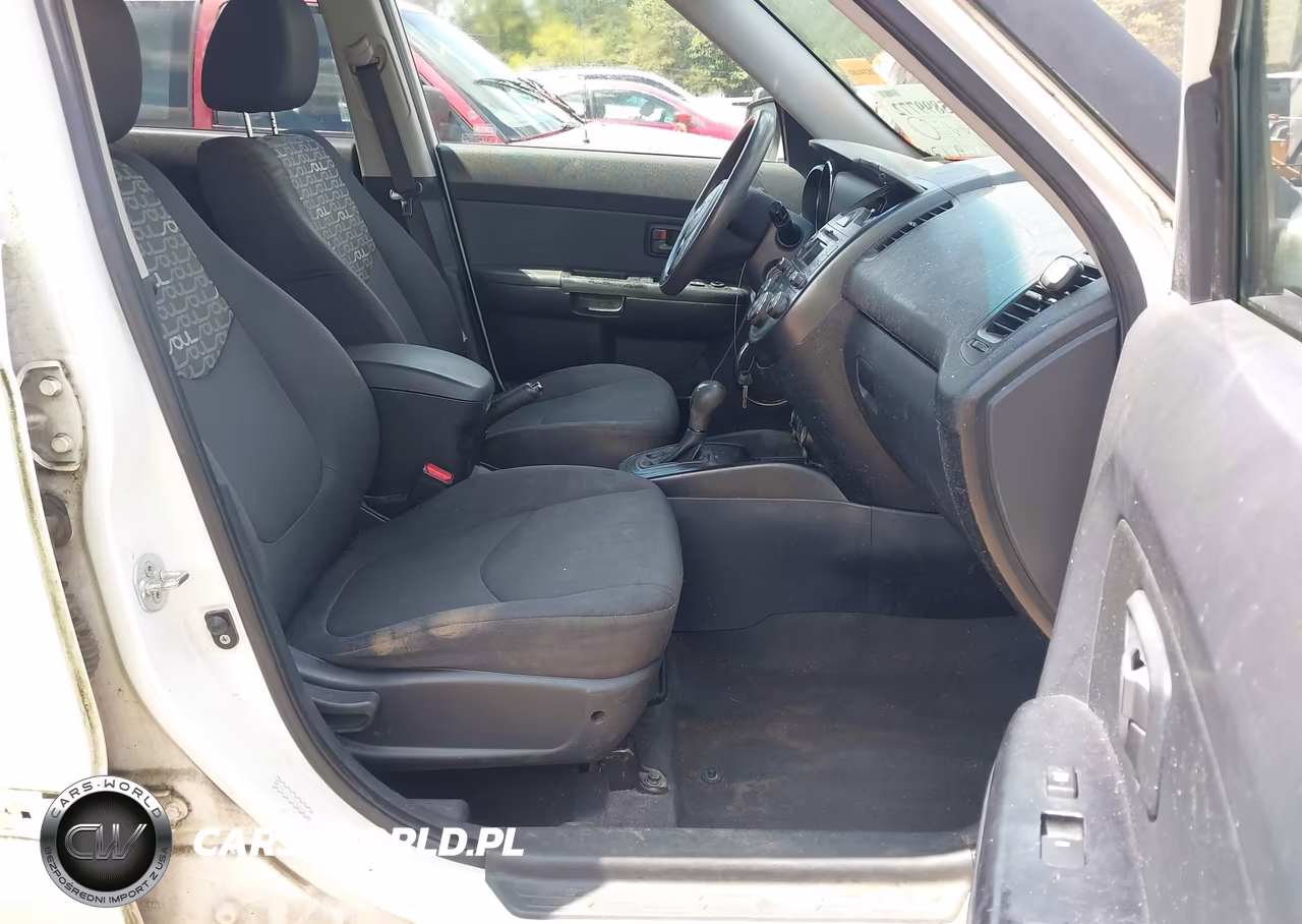 2011 Kia Soul + VIN:KNDJT2A21B7705178 - 5