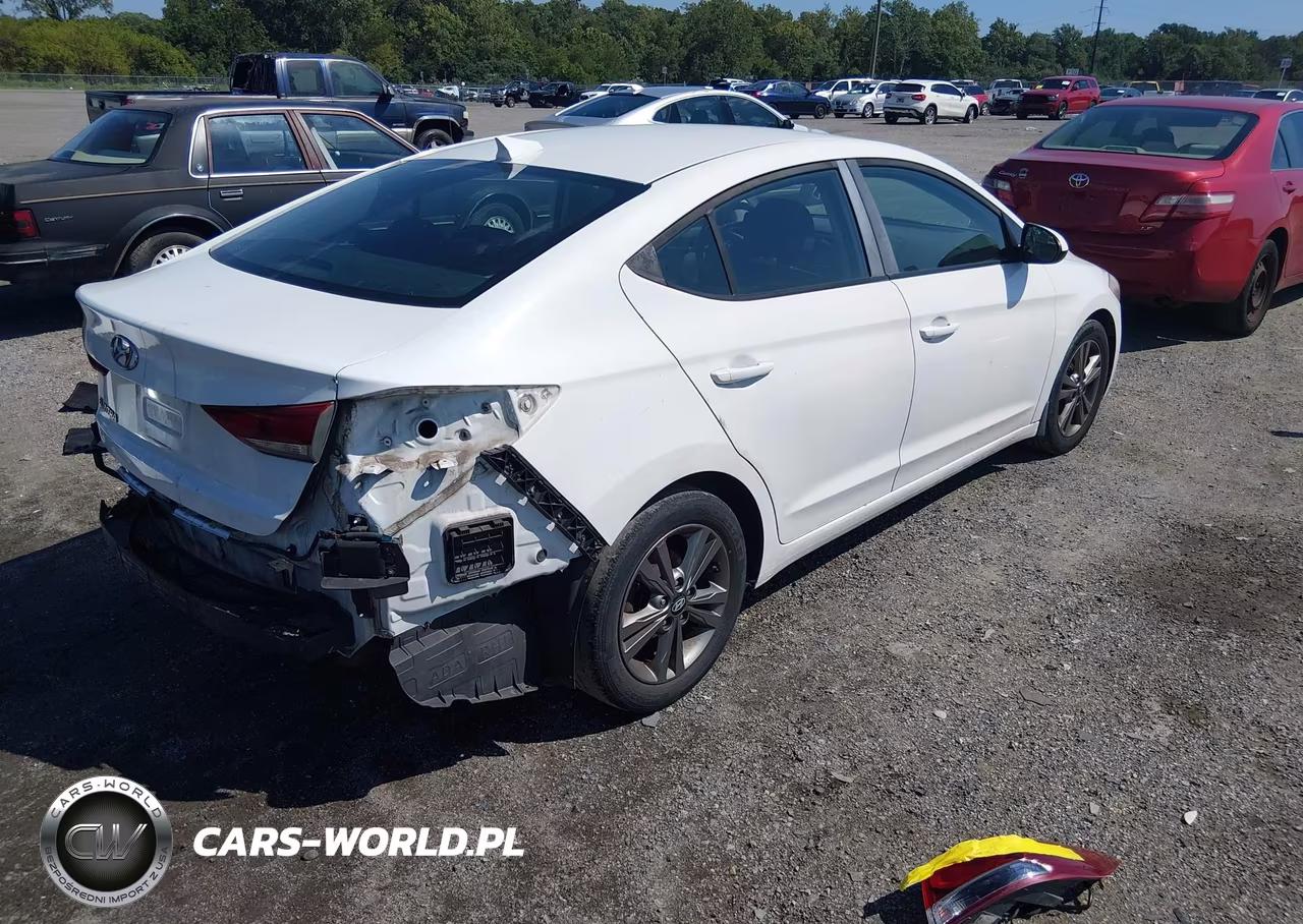 2018 Hyundai Elantra Sel VIN:5NPD84LF3JH246045 - 4