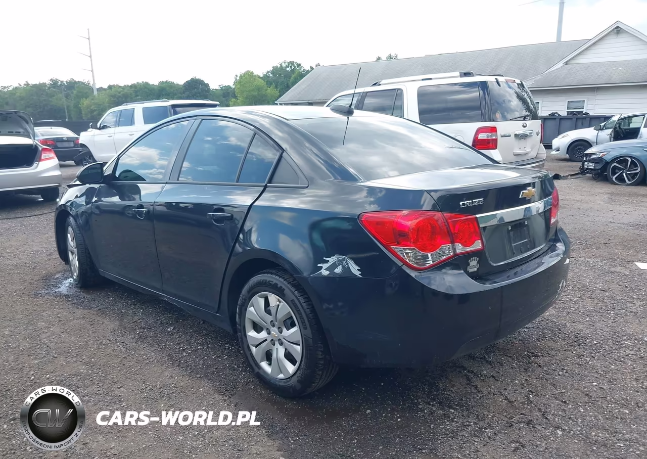 2015 Chevrolet Cruze Ls Auto VIN:1G1PA5SG7F7275831 - 3