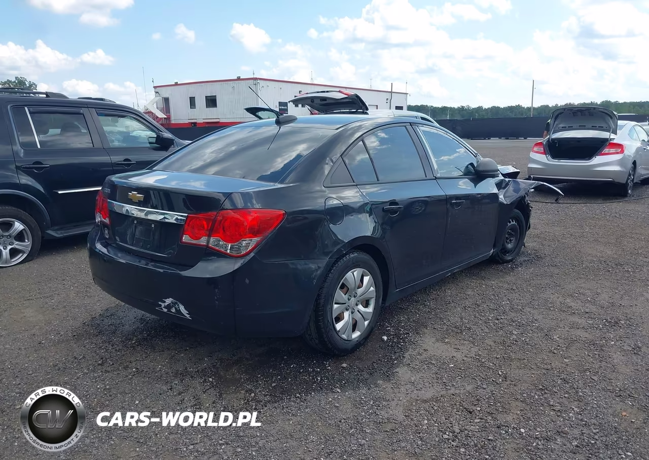 2015 Chevrolet Cruze Ls Auto VIN:1G1PA5SG7F7275831 - 4