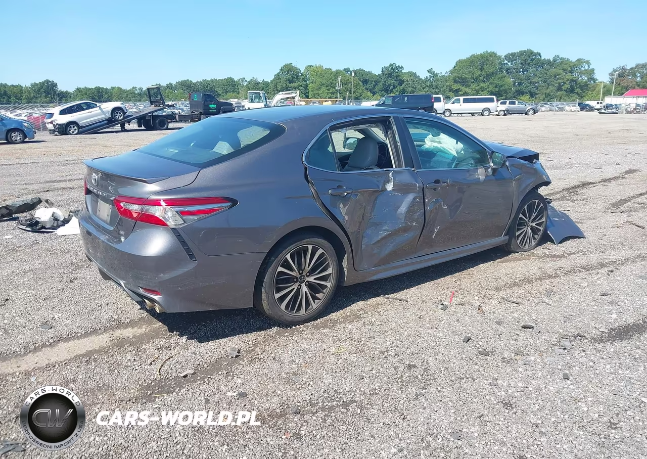 2018 Toyota Camry Se VIN:4T1B11HK2JU132507 - 4