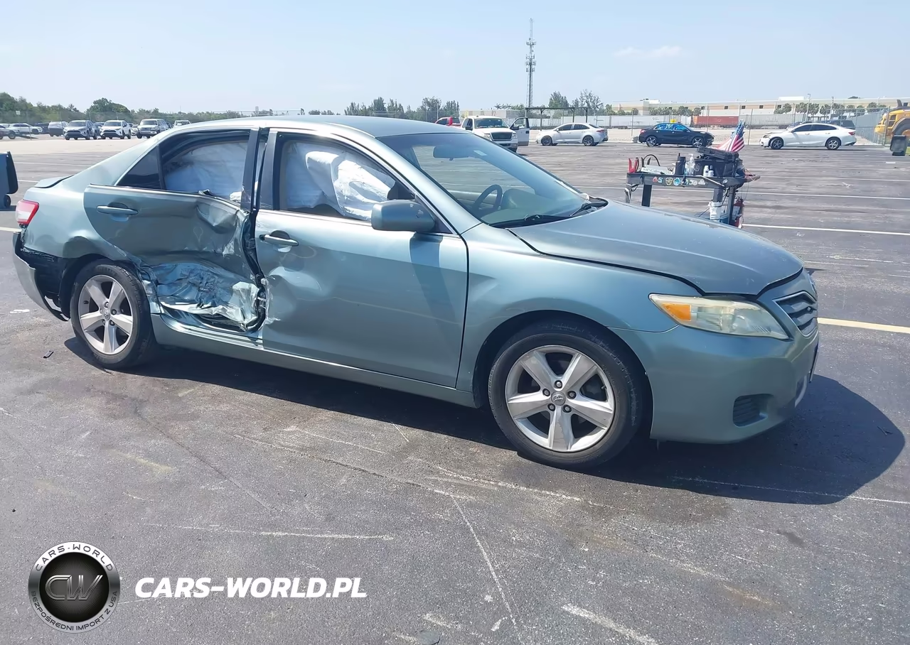 2011 Toyota Camry Le – zdjęcie 1 z 16