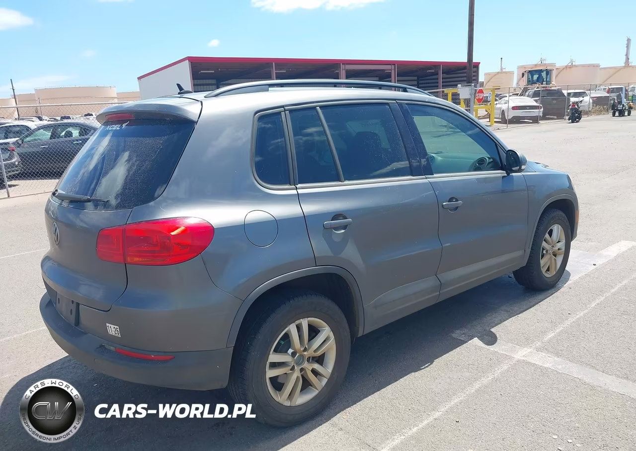 2016 Volkswagen Tiguan S VIN:WVGAV7AXXGW556216 - 4