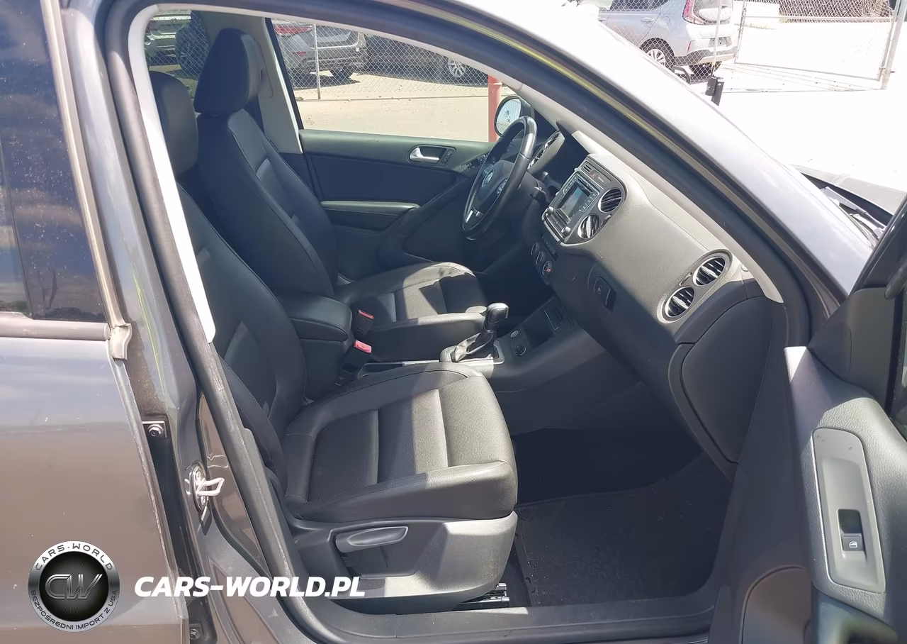 2016 Volkswagen Tiguan S VIN:WVGAV7AXXGW556216 - 5