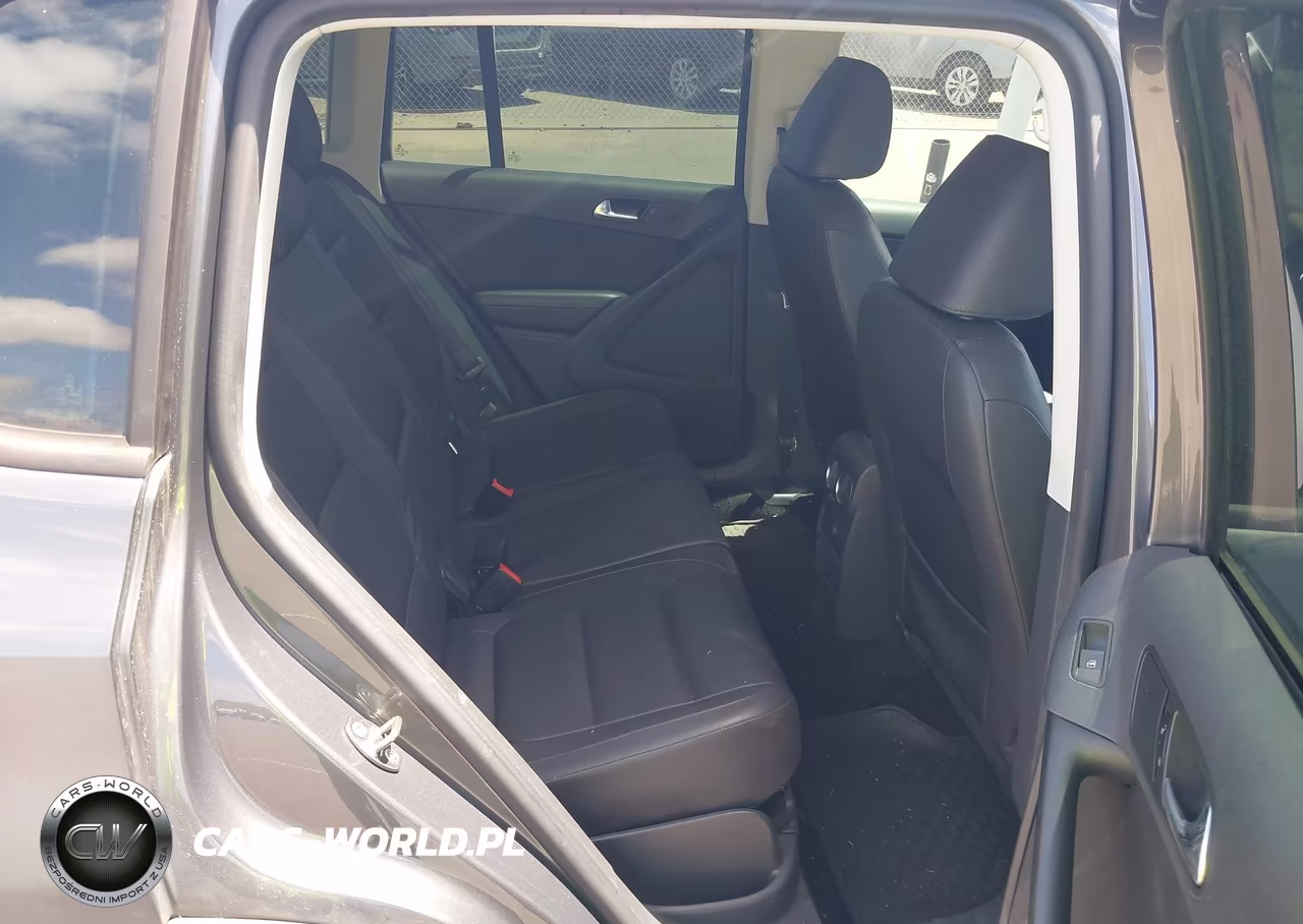 2016 Volkswagen Tiguan S VIN:WVGAV7AXXGW556216 - 8