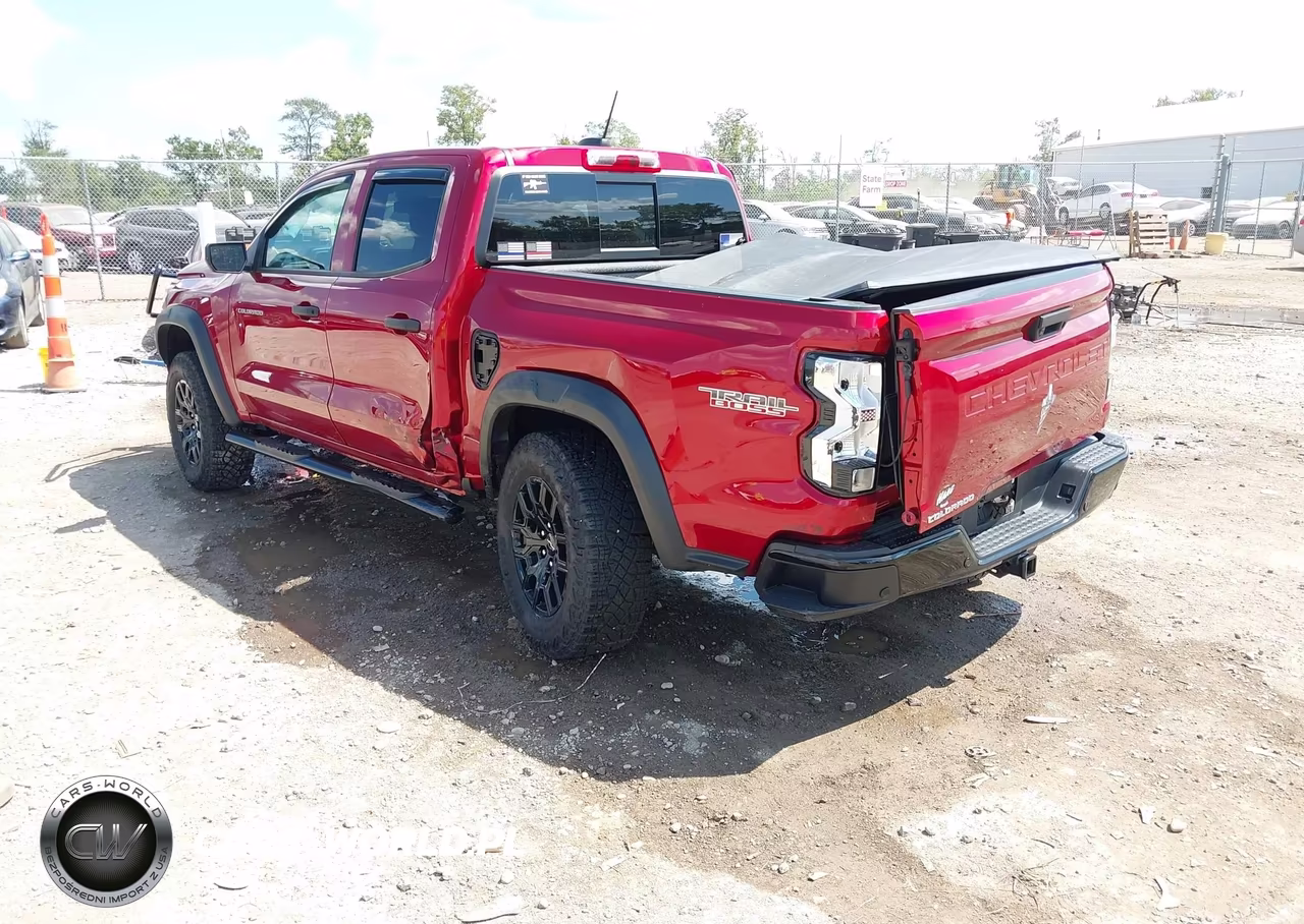 2025 Chevrolet Colorado 4Wd Trail Boss VIN:1GCPTEEK4S1187415 - 3