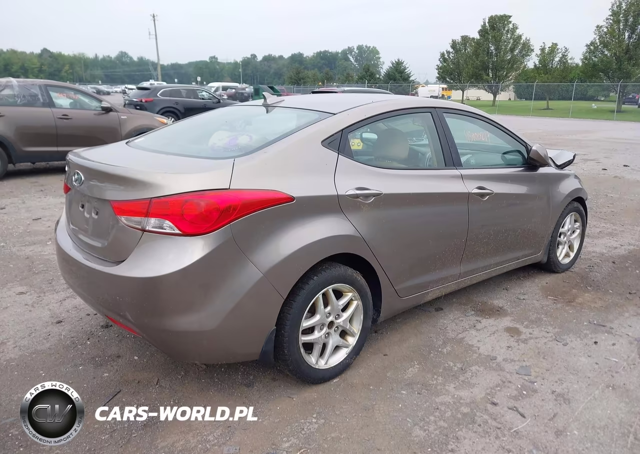 2013 Hyundai Elantra Gls VIN:5NPDH4AE4DH415486 - 4
