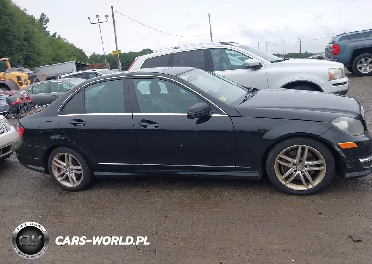 2013 Mercedes-Benz C 300 Sport 4Matic VIN:WDDGF8AB4DG130054 - 13