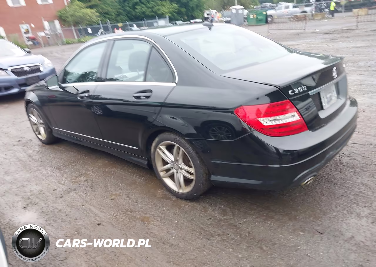 2013 Mercedes-Benz C 300 Sport 4Matic VIN:WDDGF8AB4DG130054 - 3