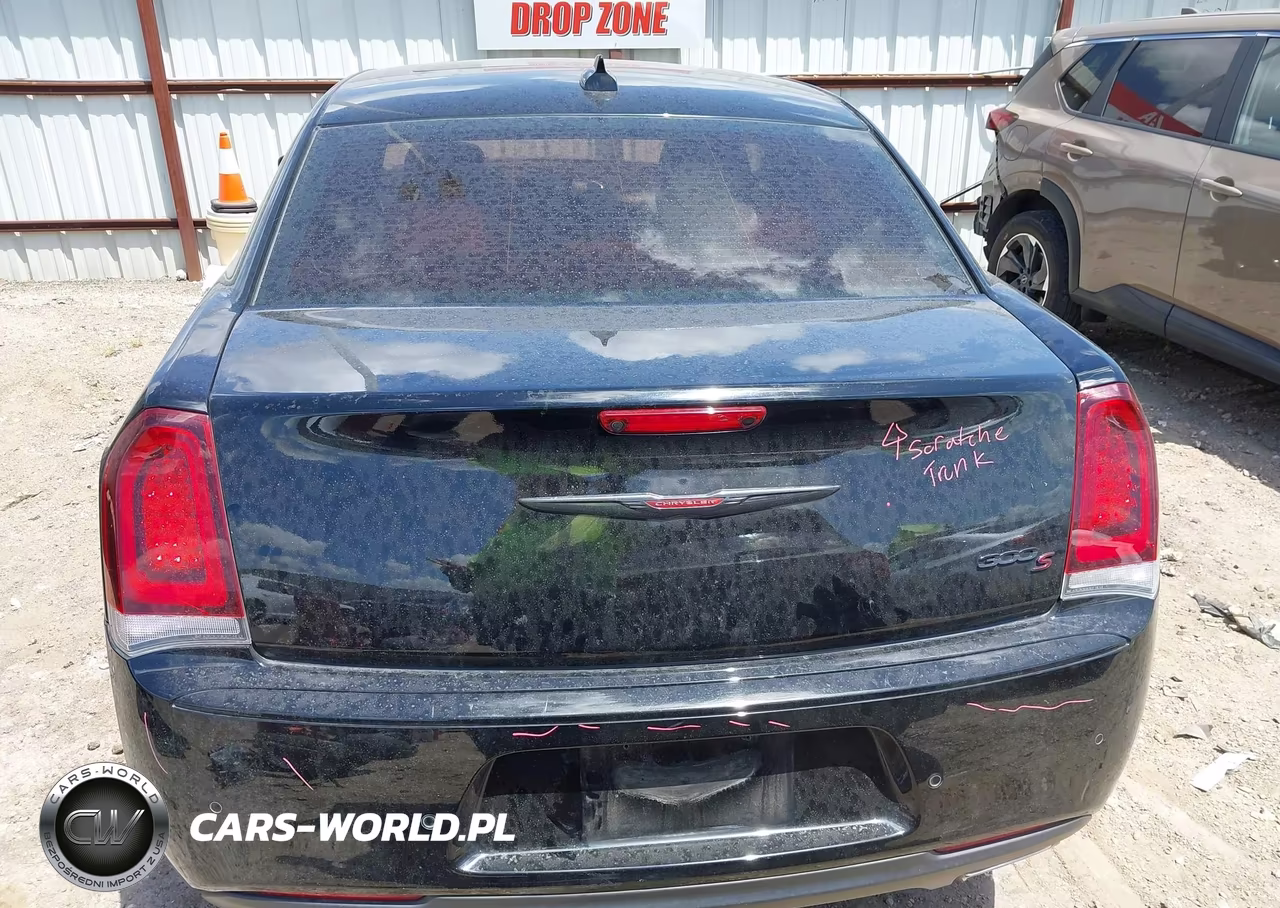 2021 Chrysler 300 300S VIN:2C3CCABG1MH585553 - 17