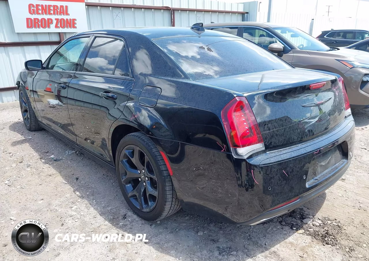 2021 Chrysler 300 300S VIN:2C3CCABG1MH585553 - 3