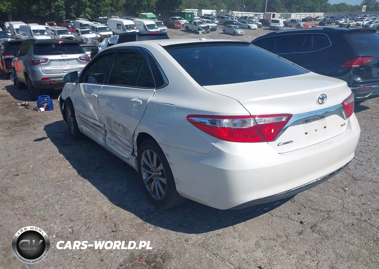 2015 Toyota Camry Xle VIN:4T1BF1FK9FU475049 - 3