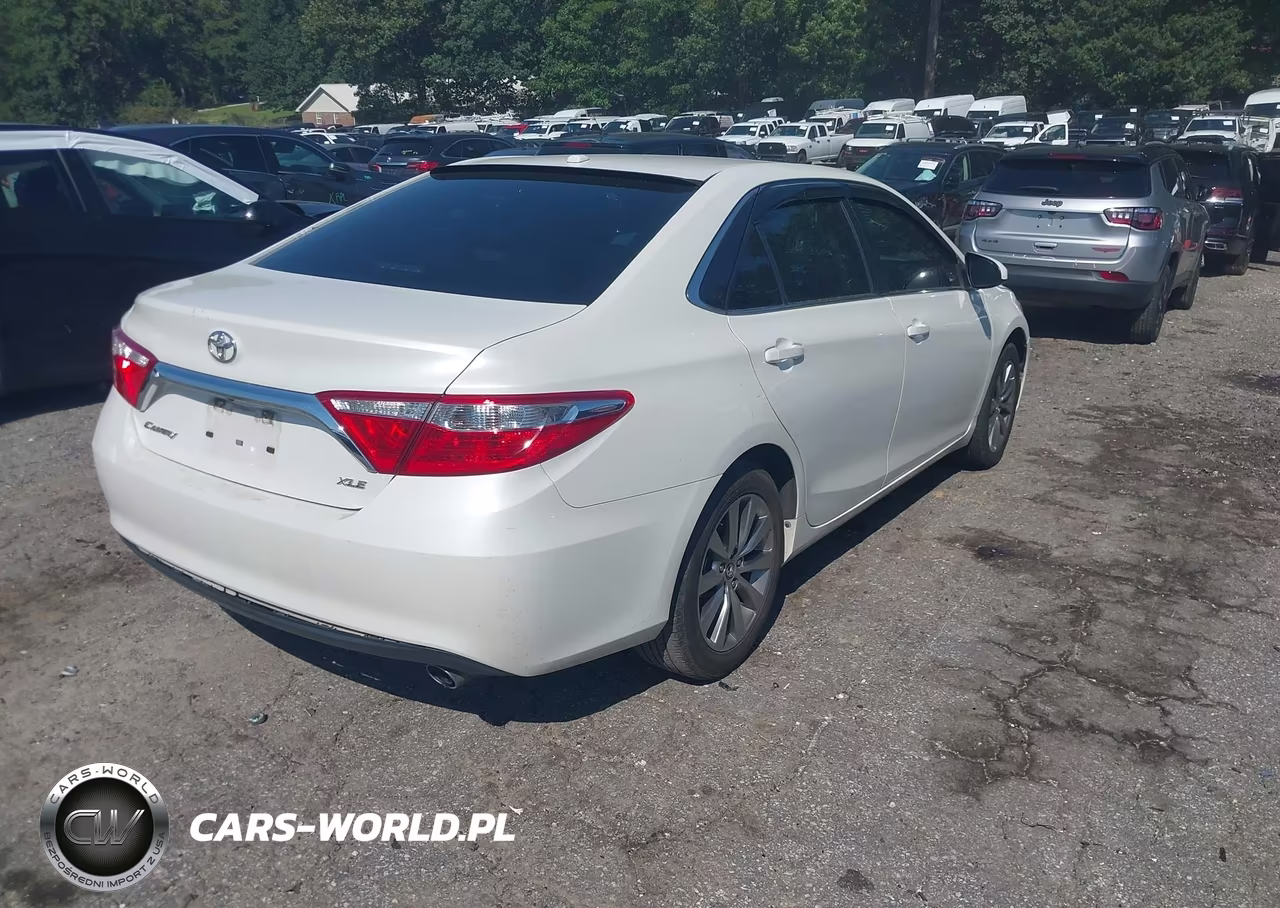 2015 Toyota Camry Xle VIN:4T1BF1FK9FU475049 - 4