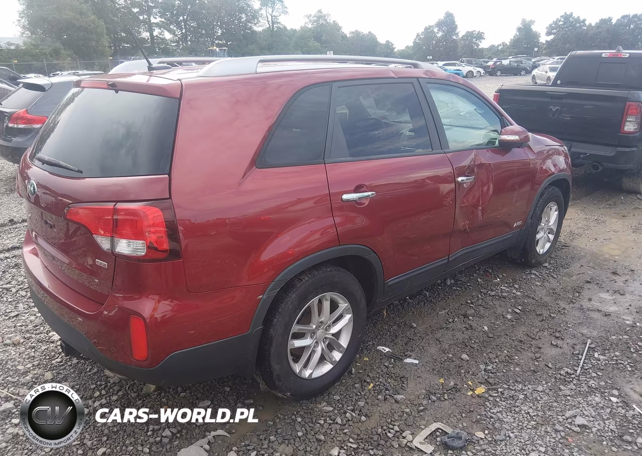 2015 Kia Sorento Lx VIN:5XYKTDA62FG640711 - 4