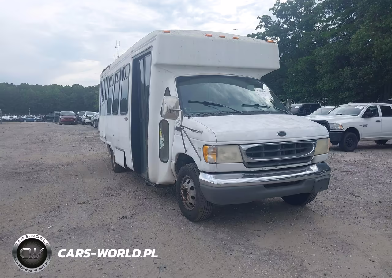 2001 Ford E-350 Cutaway Standard