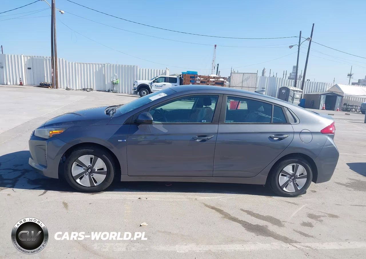 2018 Hyundai Ioniq Hybrid Blue VIN:KMHC65LC1JU065797 - 14