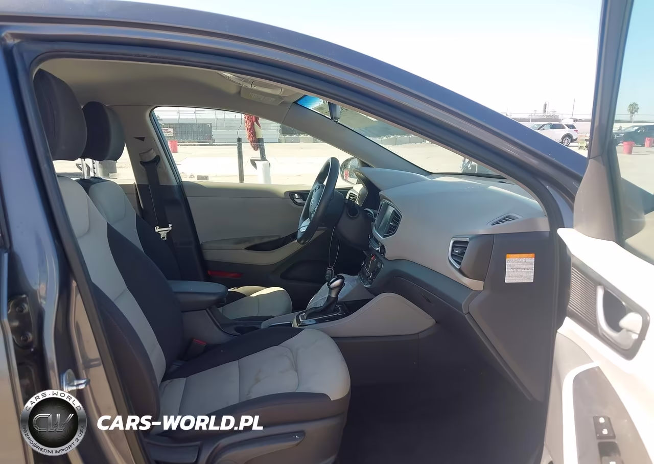 2018 Hyundai Ioniq Hybrid Blue VIN:KMHC65LC1JU065797 - 5