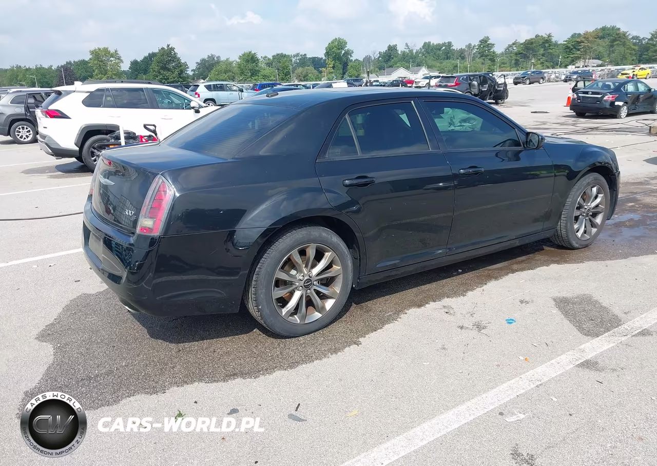 2014 Chrysler 300 VIN:2C3CCAGG6EH353072 - 4